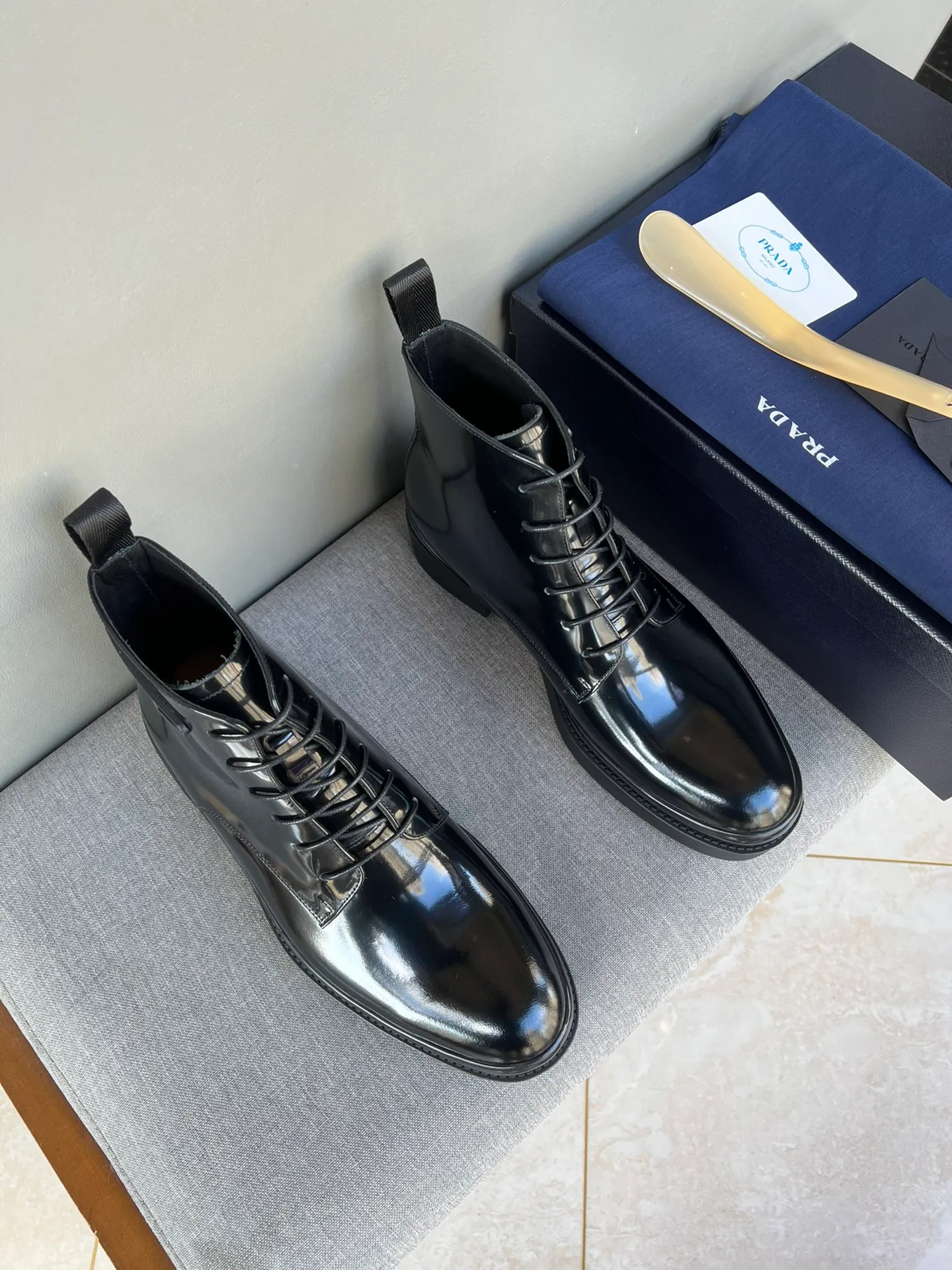 Batch of 1000💰Exclusive hot-selling new Prada Chelsea thick-soled men's shoes, naked boots, imported calf leather on the surface, cow leather on the lining, the outsole is made of private model TPU material, the frosted effect is consistent with the original version, 39-44 in stock (38, 45 custom-made, non-refundable)